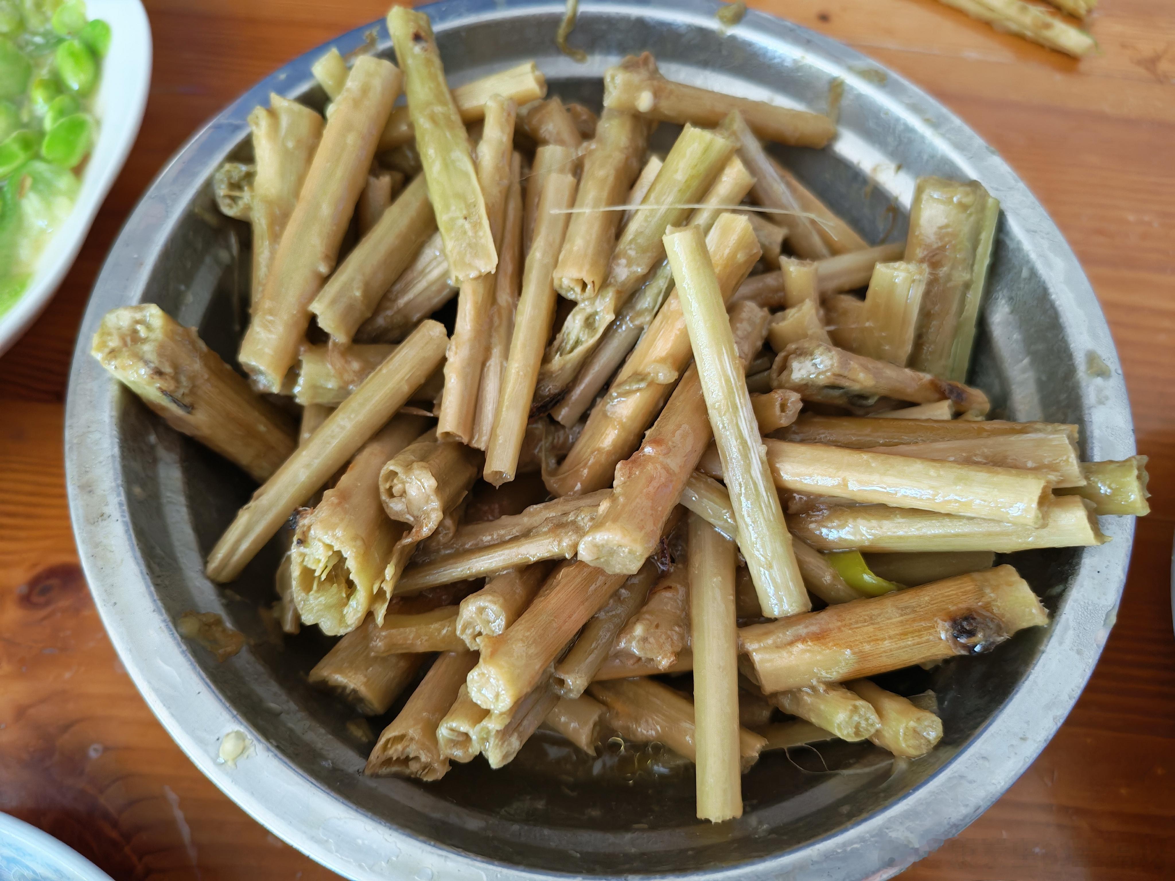 夏日限定酷暑难耐，这千里飘香--霉苋菜梗，开胃又好吃 