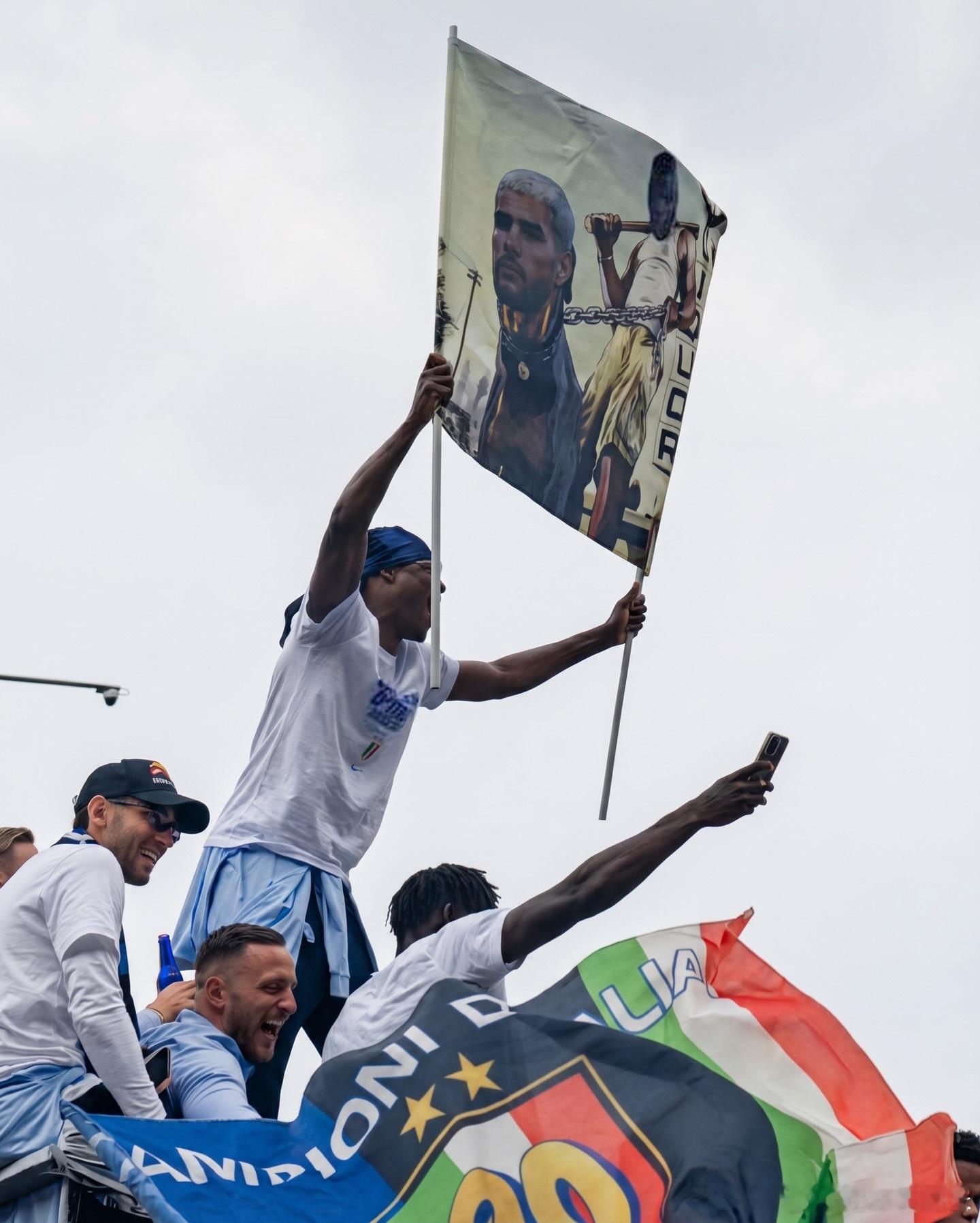 国际米兰冠军巡游两周年，新一次马上开启国际米兰意甲巴黎圣日耳曼5比4拜仁