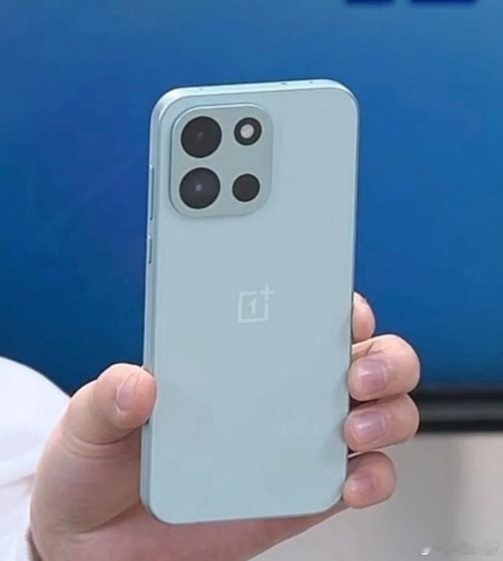 一加Turbo正式新品原来是叫一加Turbo 6，外观左上角方形Deco，果味十