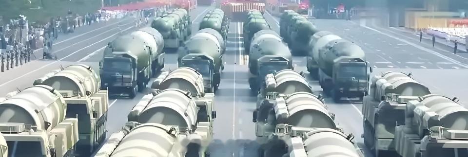 考大家一个问题，DF-31AG首次亮相于哪一场阅兵？A：2009年。B：2015