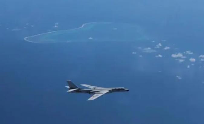 中国通告全球！
 
10月26日，中国军方通告全球：东部战区空军多支编队赴台岛周