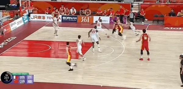 中国男篮亚运会105:59大胜巴林，我有三个
观点需要分享：
1、本场最大发现是