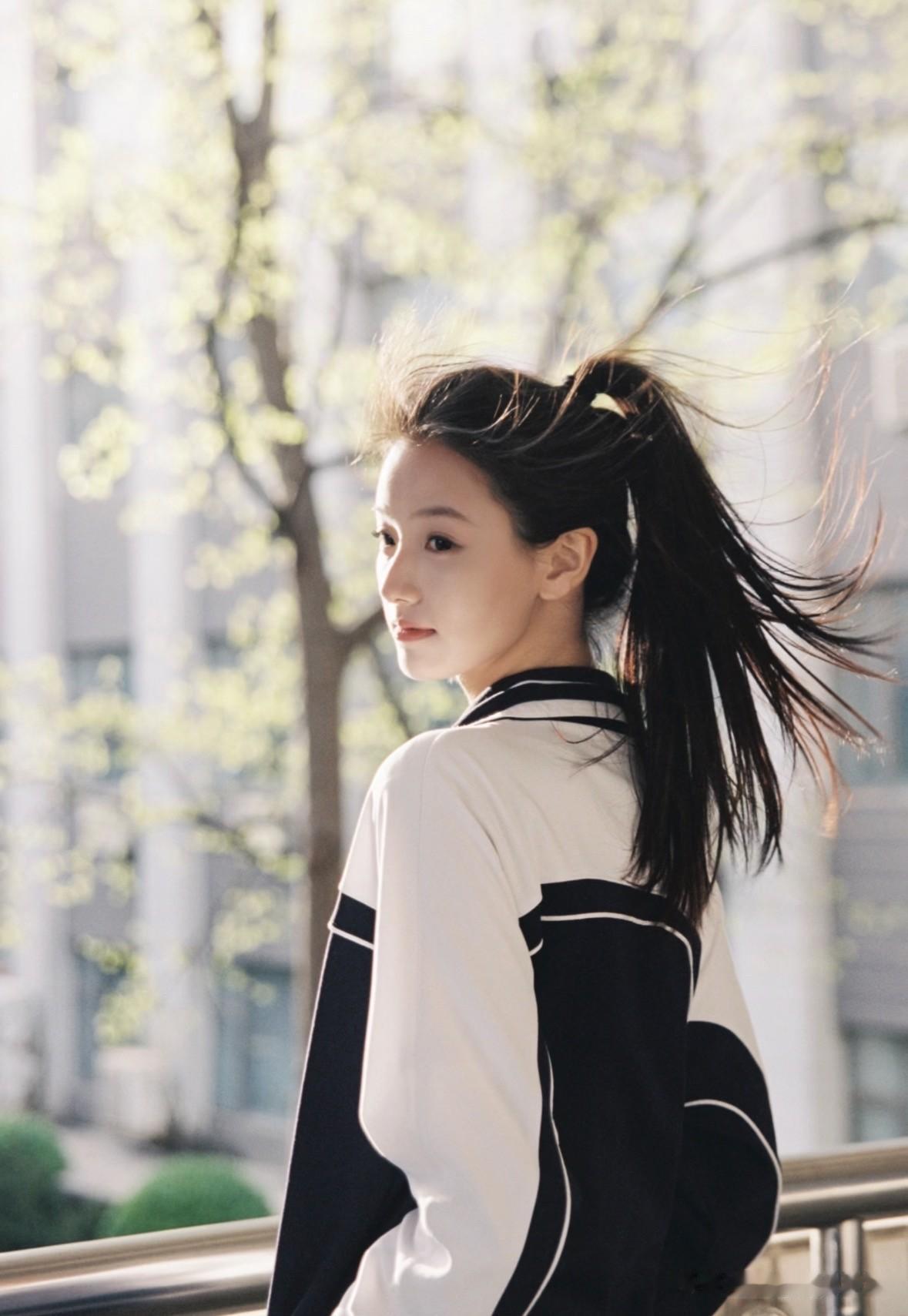 一张照片记录青春美好
高马尾 青春 校园