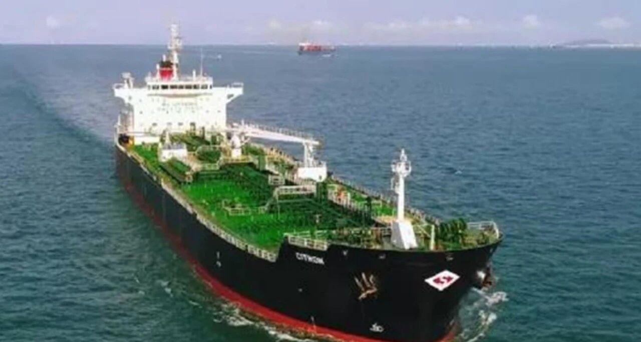 伊朗武装船只试图劫持美国油轮

昨天，伊朗武装船只在霍尔木兹海峡试图扣押一艘美国