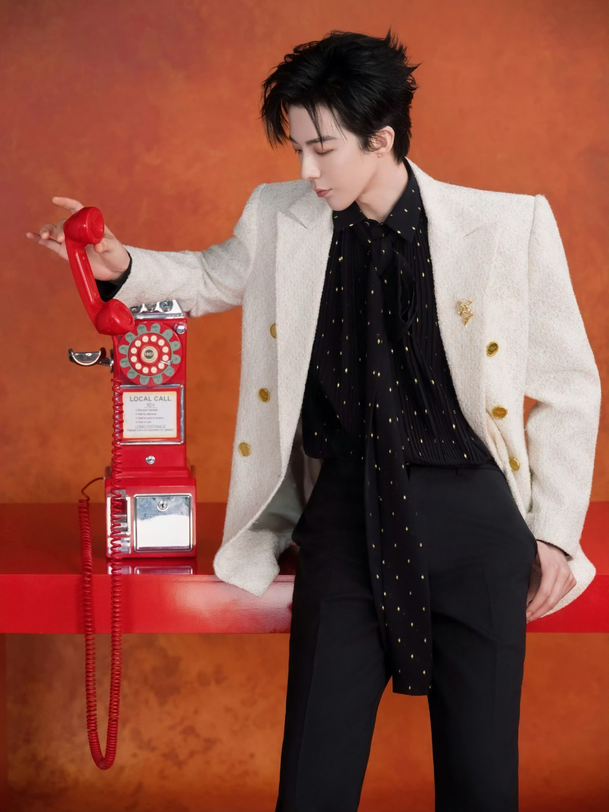 在南京偶遇了刘宇宁四月的金陵城，被温柔与星光填满。商场、地铁、公交亭与户外大屏处