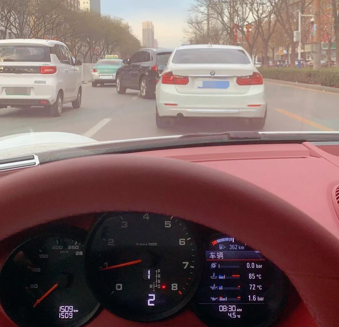 Macan真的不受保时捷待见吗？自己有一辆macan和一辆718，macan是先