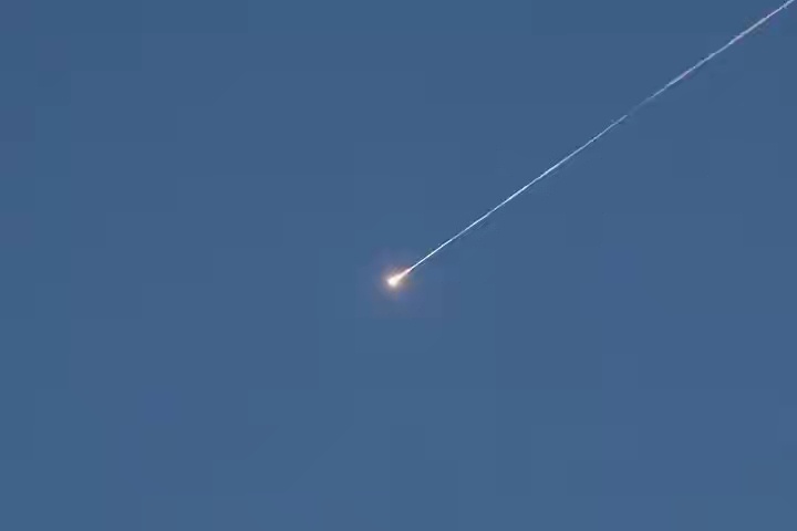 伊朗报复开始！导弹“未受任何干扰”击中特拉维夫百余个目标。伊朗军队总司令：将“果