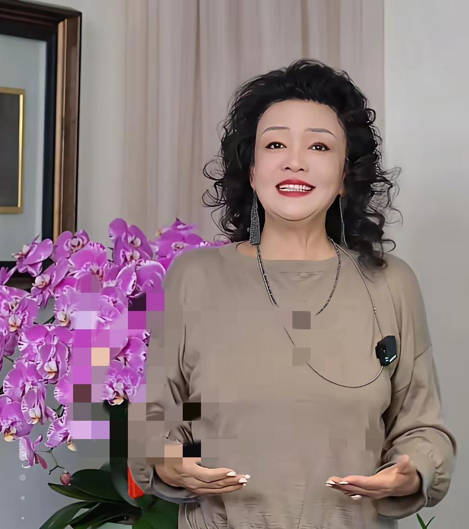 同样是祖孙相见，一番简短发言，却让全网读出多层深意。玥儿与弟弟结束加拿大的行程，