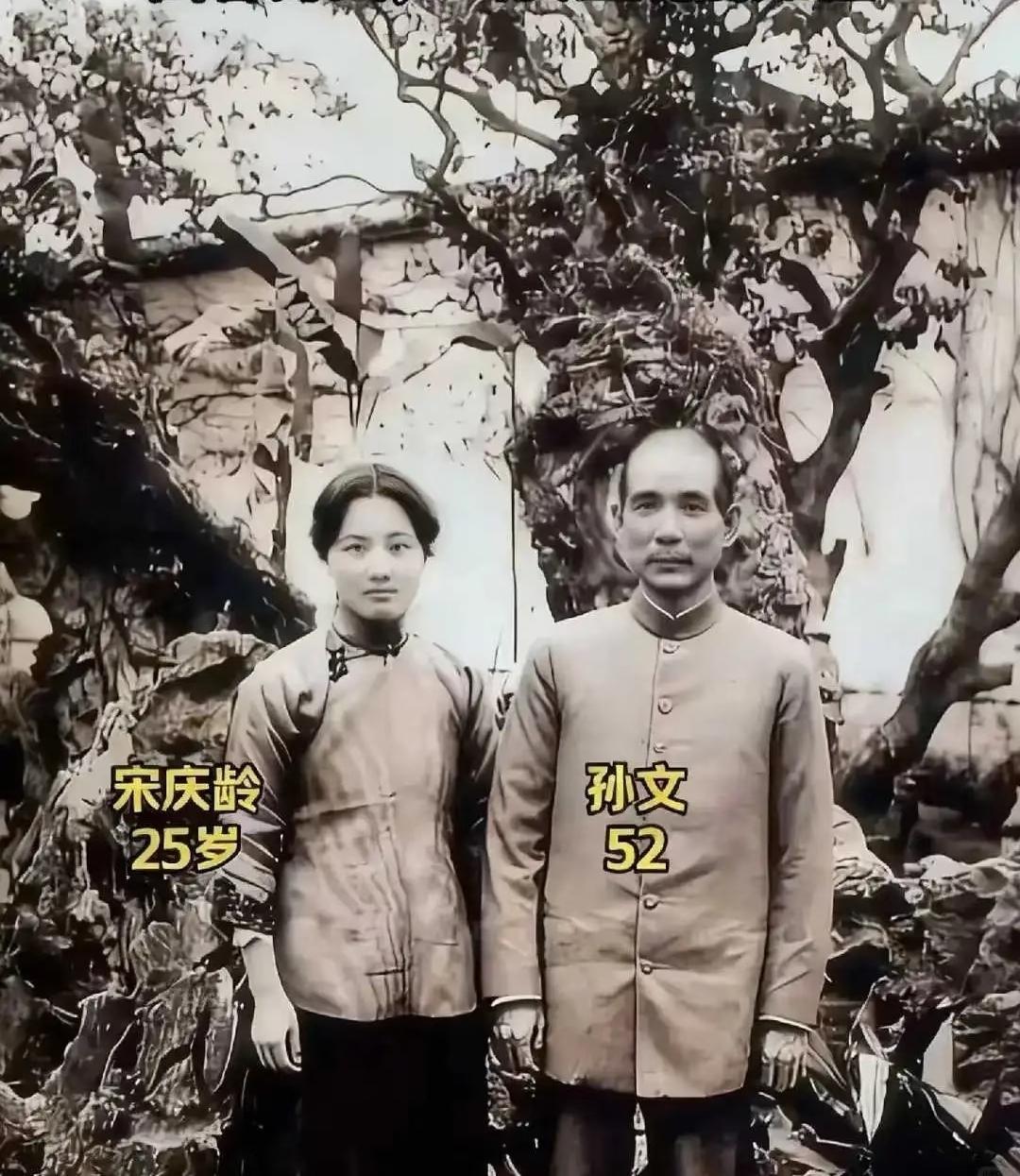1918年的广州，52岁的孙中山先生与25岁的宋庆龄，并肩站在帅府的庭...