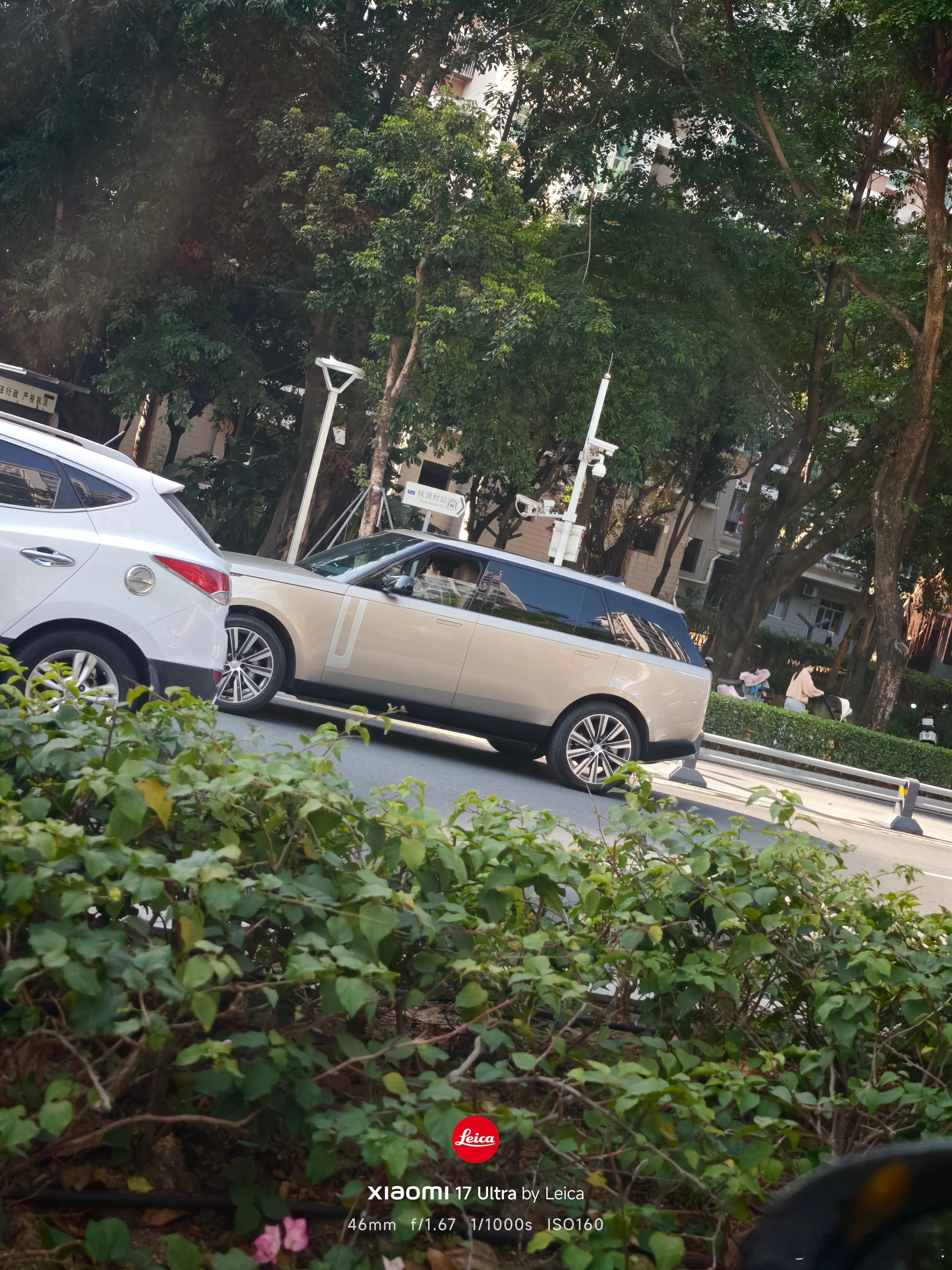 昨天曝光的小鹏GX这就上路了，真快揽胜