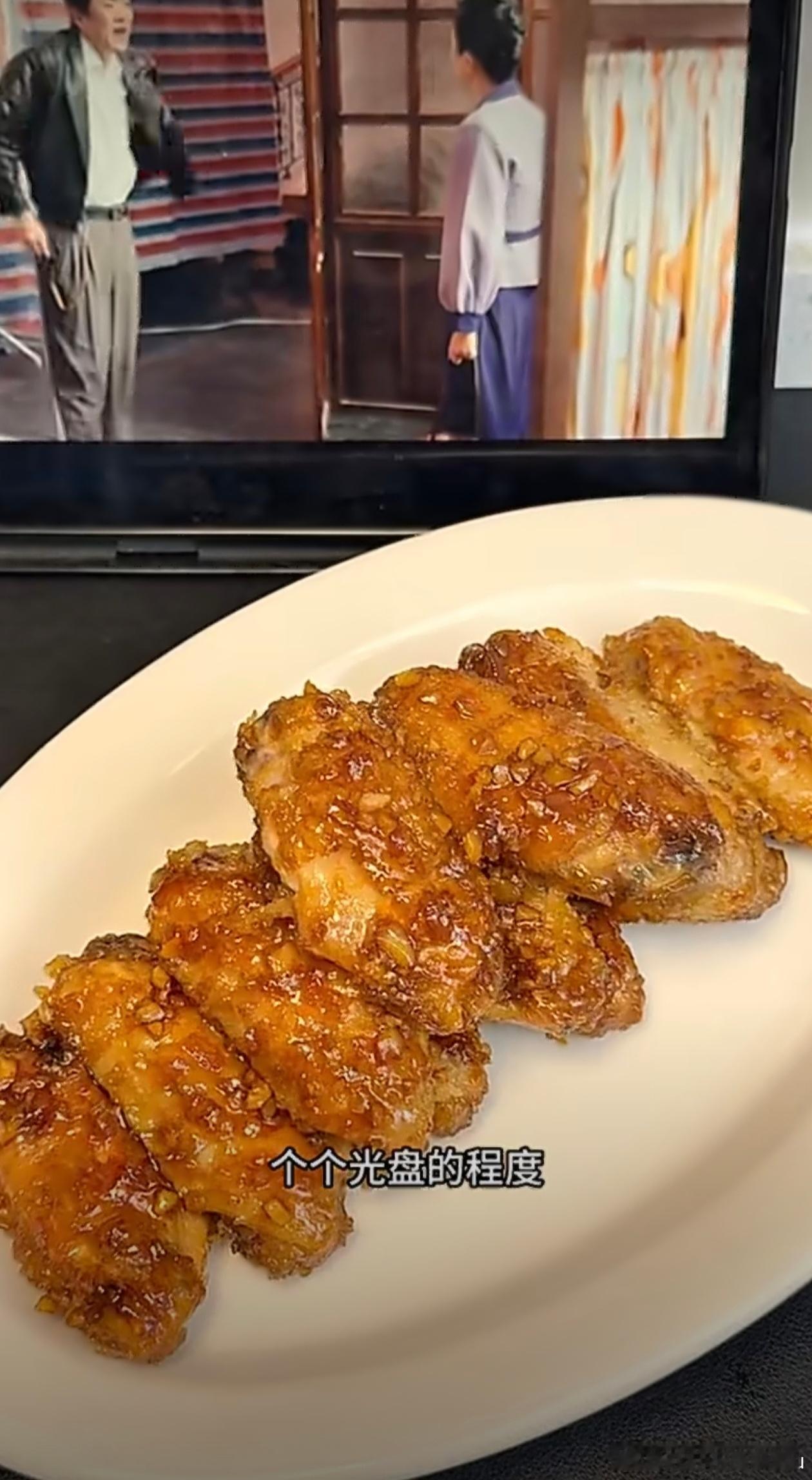 年夜饭真要坐小孩那桌了 成功退居小孩桌，躲过所有社交环节，干饭自由+零食管够，这