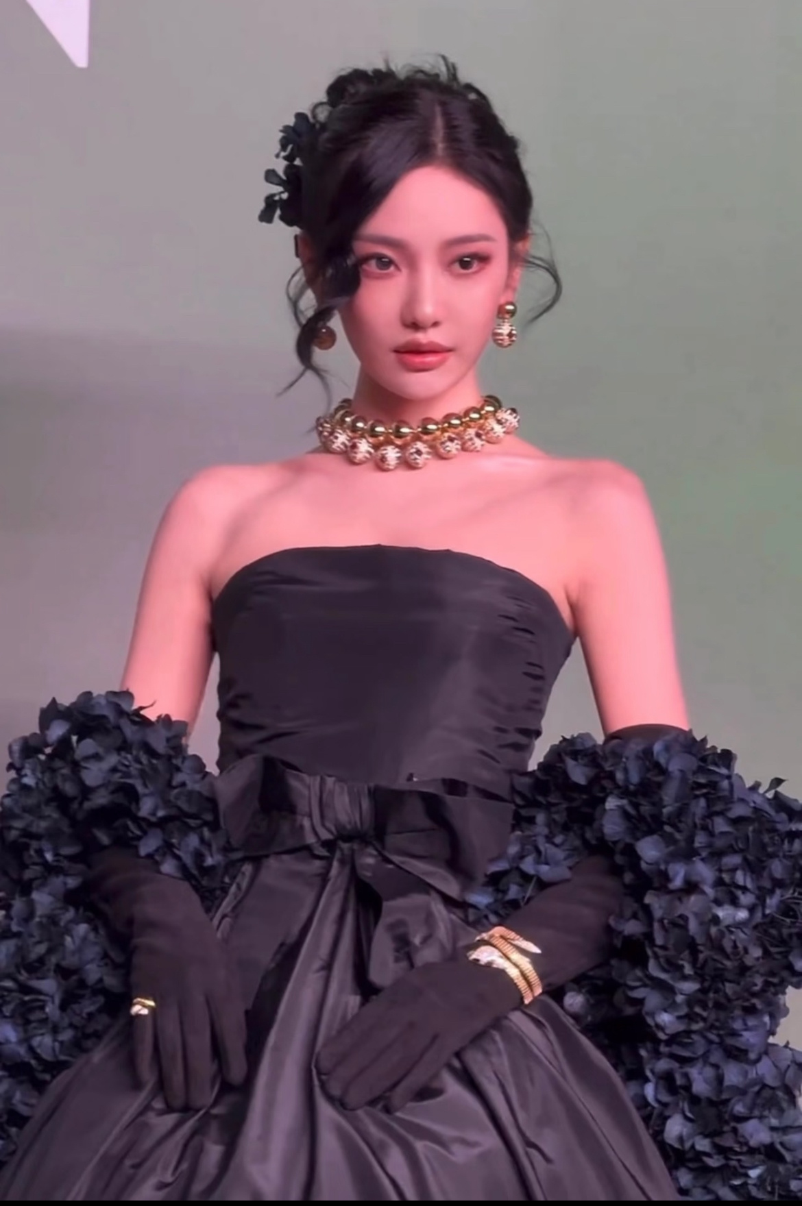 宁艺卓黑色抹胸长裙 宁艺卓冷艳女神降临[心] ​​​