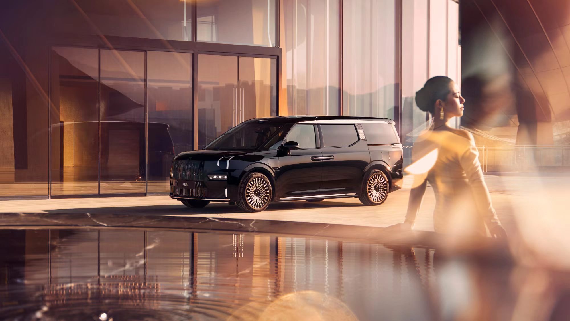 极氪车展前两个重要信息：一，极氪9X交付突破五万台了；二，焕新极氪009要开启预