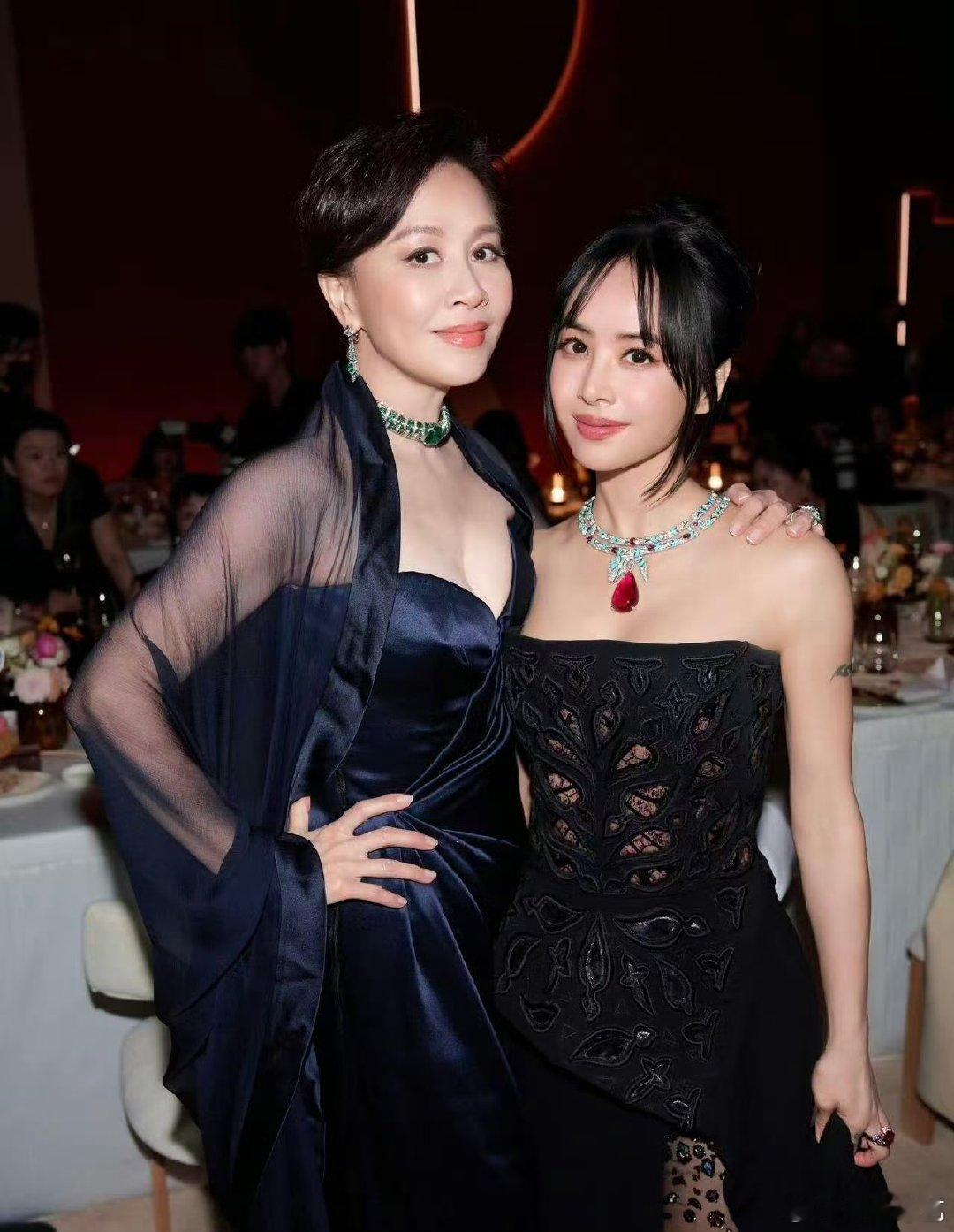 刘嘉玲晒与蔡依林合照刘嘉玲蔡依林合影 刘嘉玲晒与蔡依林合照，好喜欢看这种美女之间