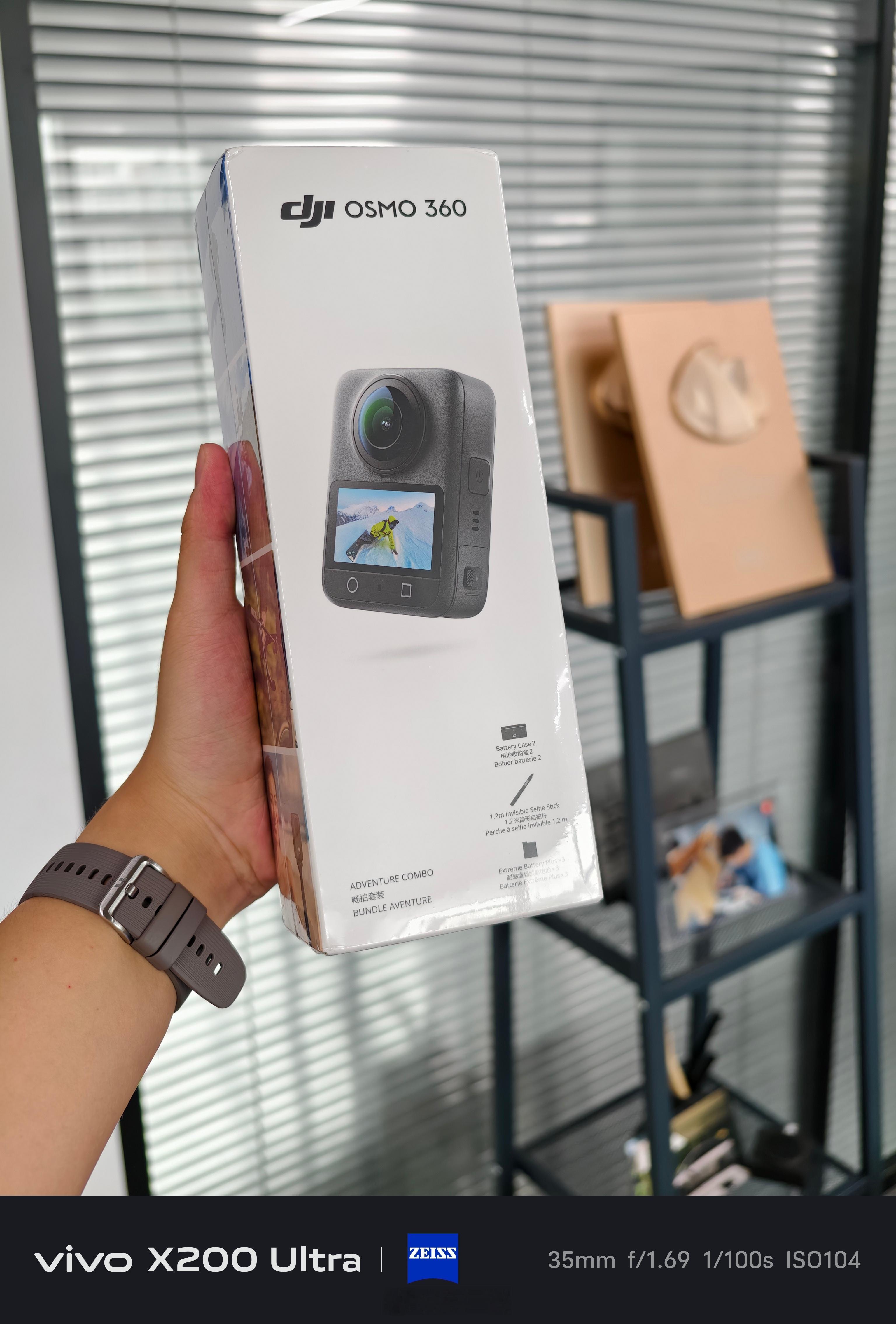 新买的大疆OSMO 360全景相机到了，畅拍套装国补后到手3230元，套装里包含