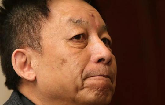居然有人攻击“毫不为己”和“两袖清风”，看到易教授公然攻击“毫不为己”，我在网上