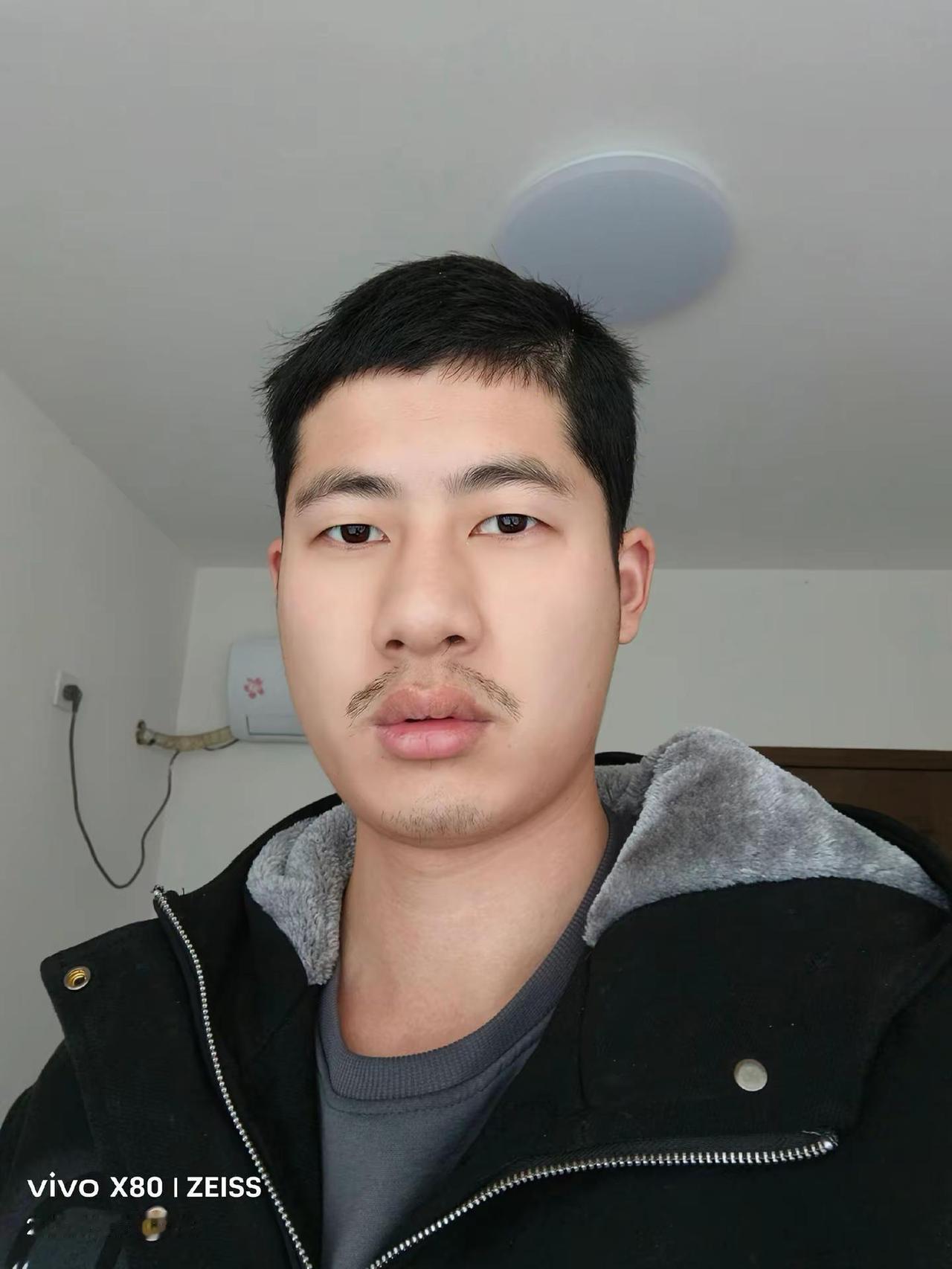 感觉自己还挺帅的！😏😏😏