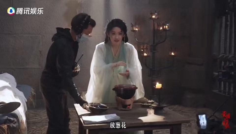 韩雨彤担心审美跟不上观众韩雨彤怕进步速度跟不上观众剧中大牢初遇戏份为还原压抑氛围
