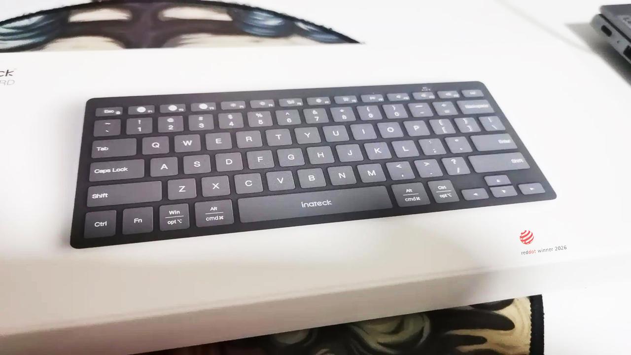 忍了一星期，还是花29买了Inateck的蓝牙无线键盘，独立可换锂电池的双7号电