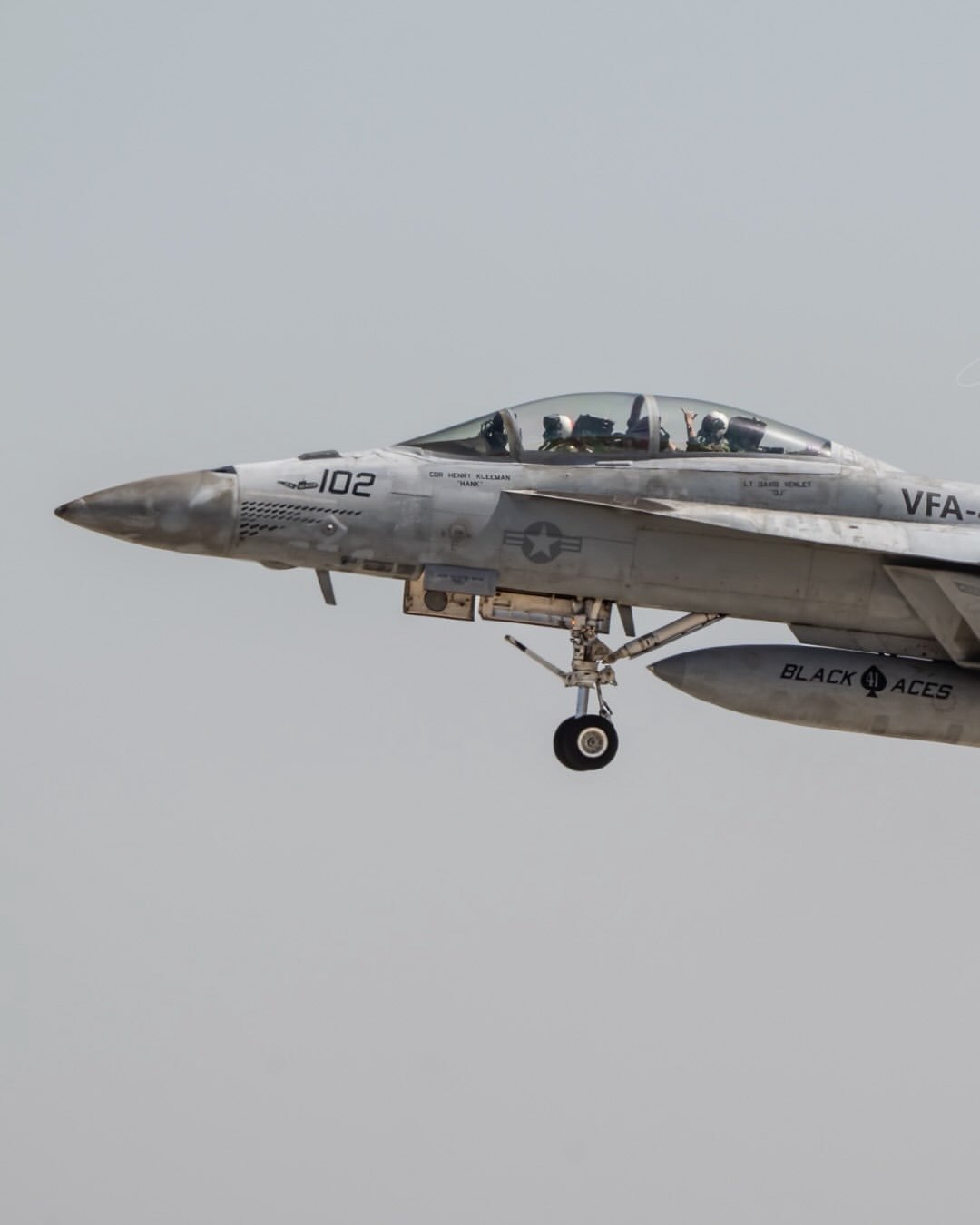 【反潜虫】一架MD一等人的F/A-18F“超级大黄蜂” 在机头绘制了的“Sub-