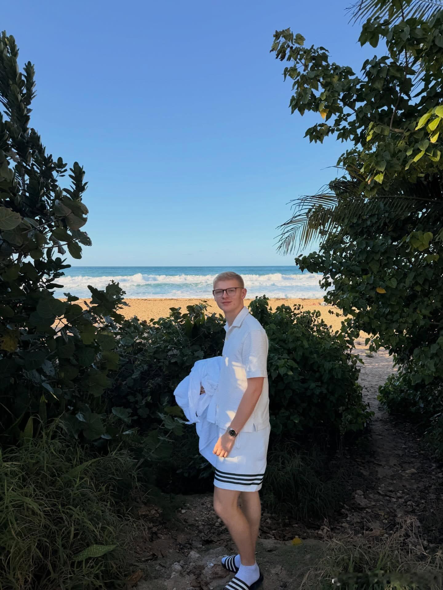 费利克斯·勒布伦：电池充电🔋😎🏖️2026年很快就要来了，让我们回到工作中