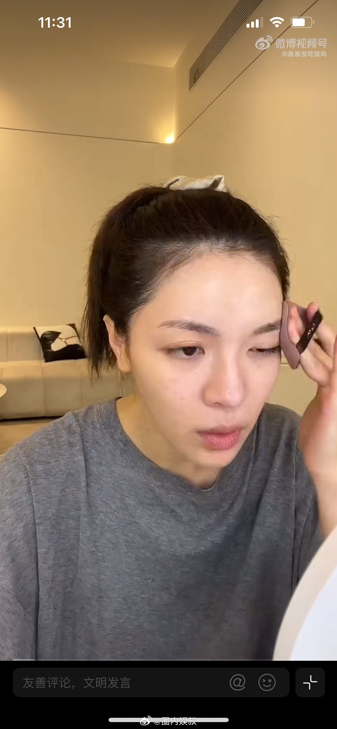 钟楚曦自己化妆全脸就这么点粉底，钟楚曦分享自己的化妆小技巧，整张脸只用少量粉底就