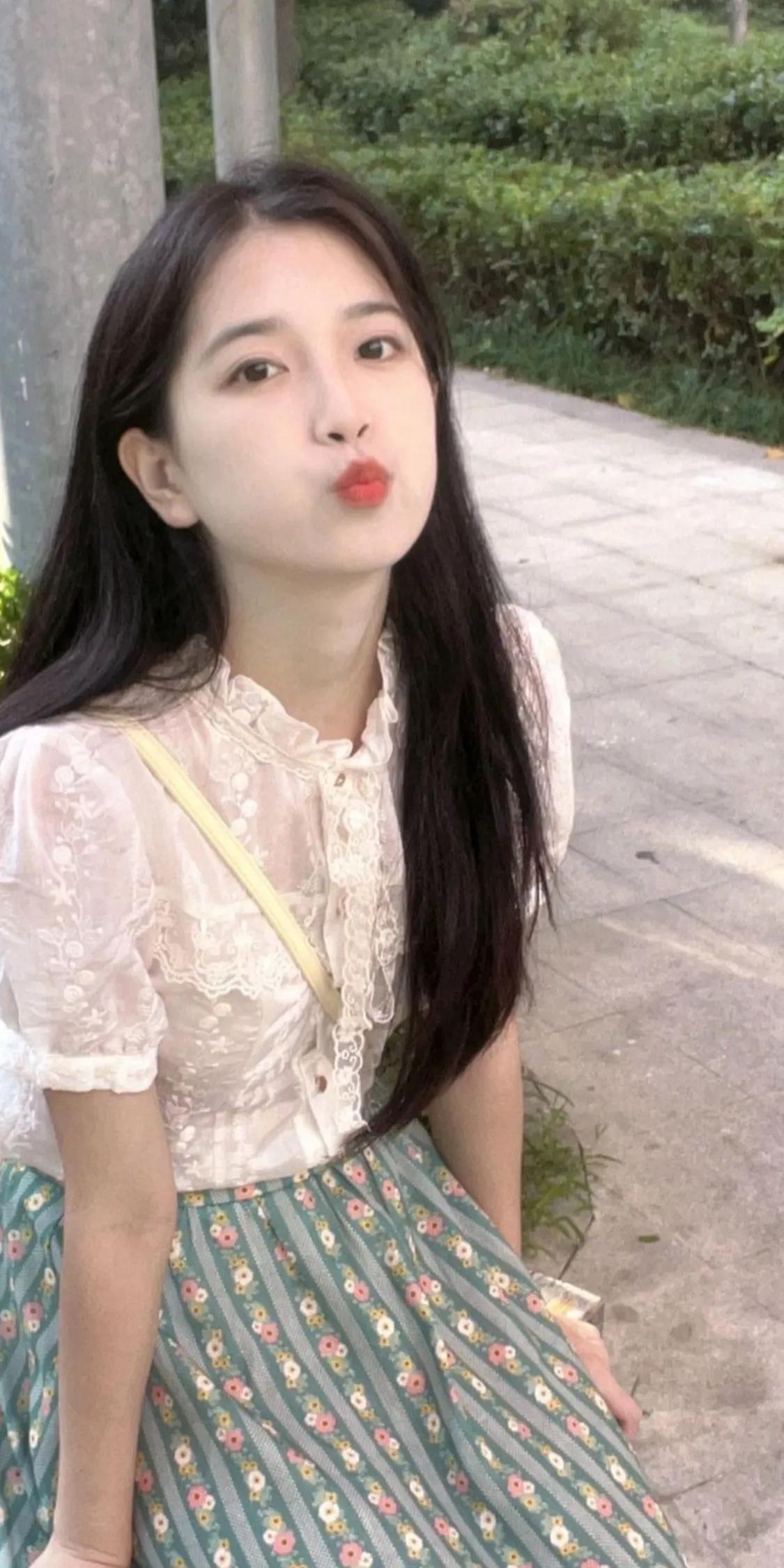 接吻时一定要注意这几点，才能让你们的爱有滋有味。

第一、循序渐进，别一上来就张
