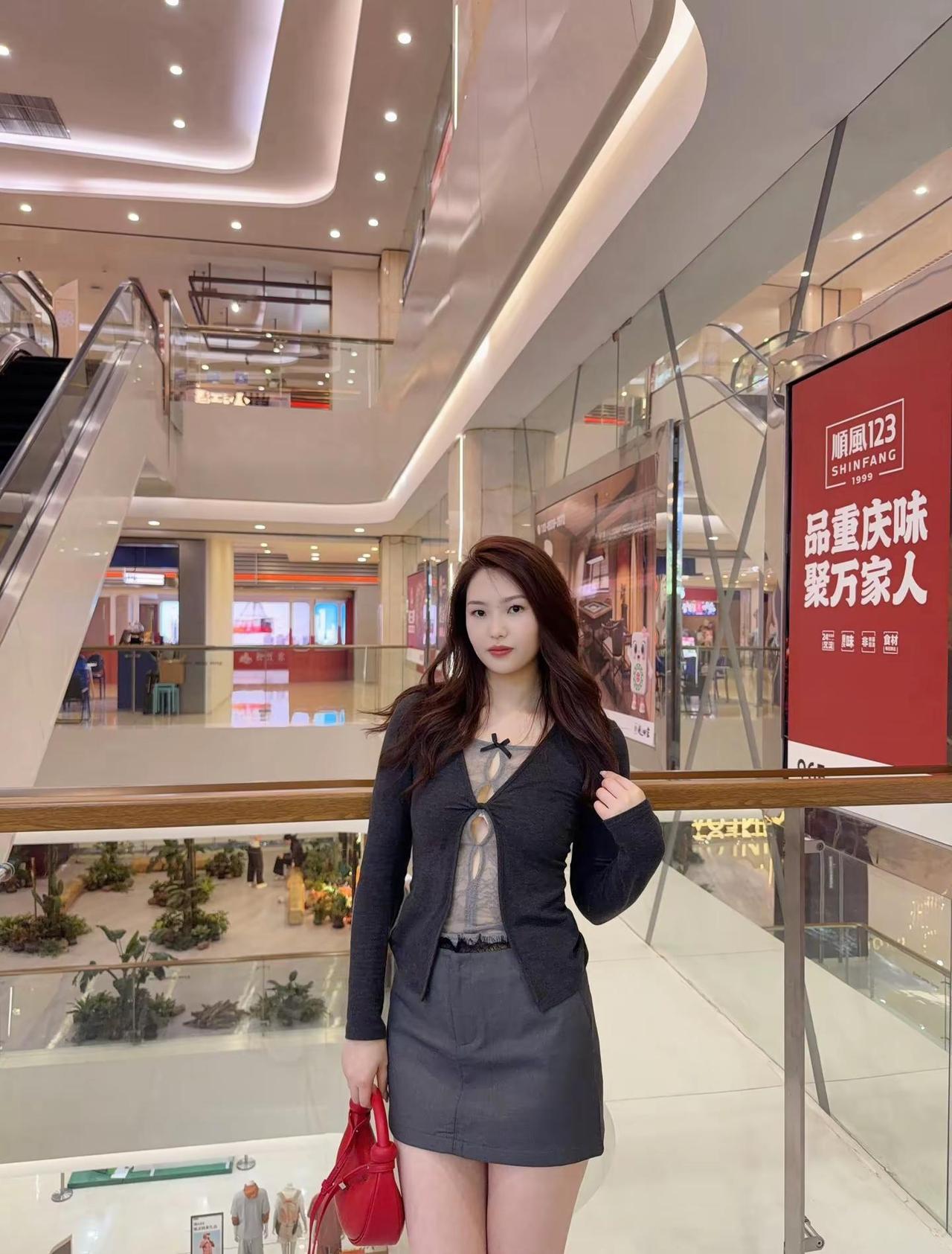 终其一生如果非要等一个人的话，我想要看到一双心疼我的眼睛逛街ootd 穿搭 商场