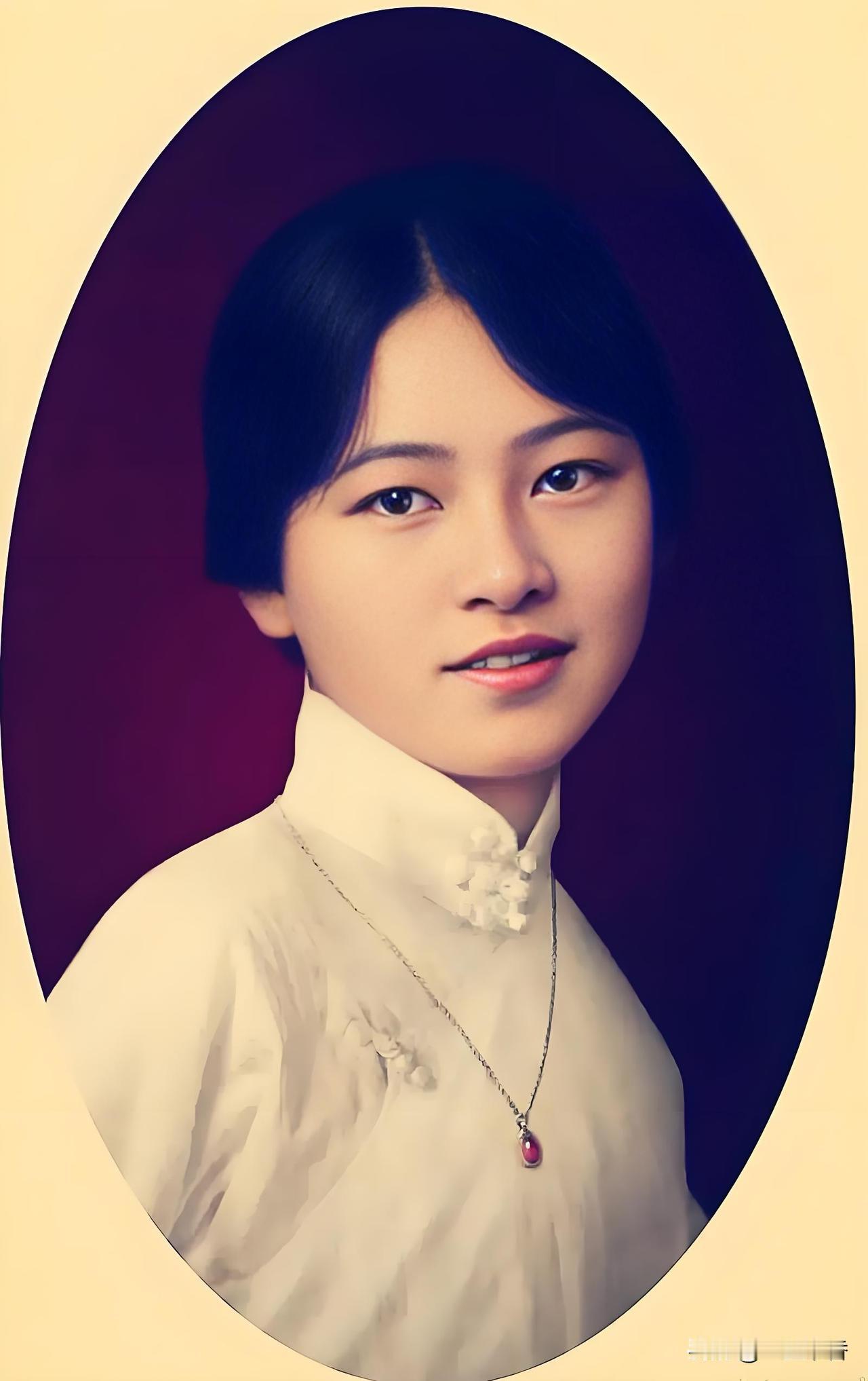 为什么很多人对林徽因持不好的评价
 
后世不少人对林徽因抱有负面评价，归根结底，