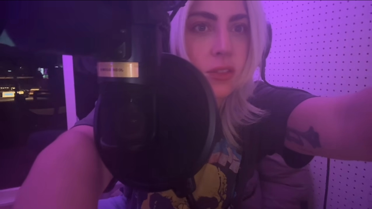 Lady Gaga 分享最新录音室照，看来今年新专辑是跑不掉了。 ​​​