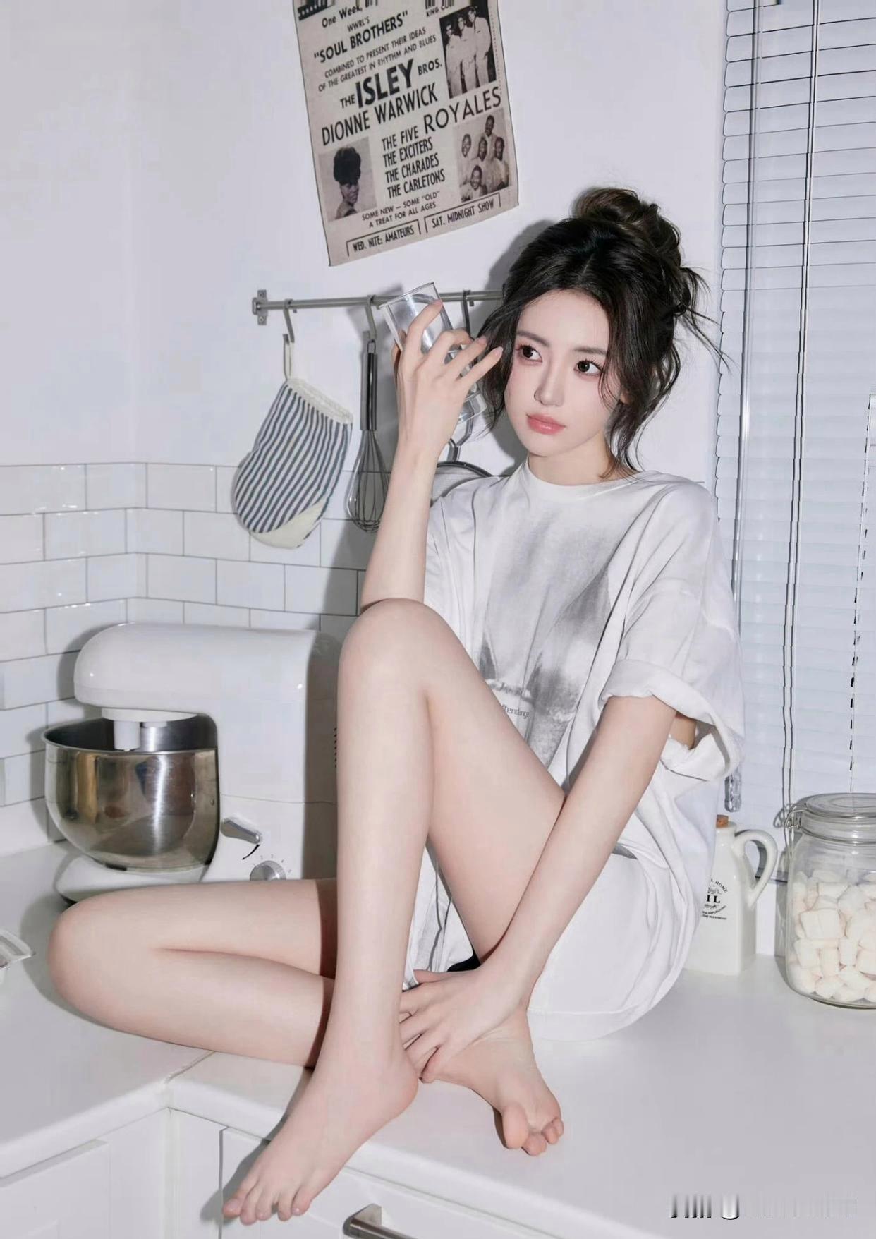 “别人下厨：《顶级厨师》现场；我下厨：《走近科学之‘为什么打蛋器在天上飞’》——