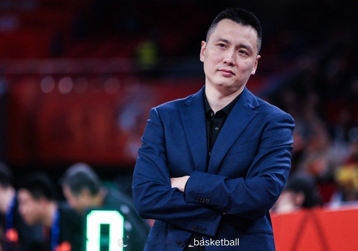 上海久事主帅卢伟在输给同曦之后点评比赛：张镇麟对防守体系协同性差一点，包括弗格也