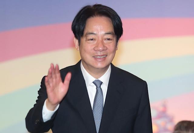 台湾问题这样解决最好！ 第一，宣布台军全部转民！第二，宣布解放军进驻台湾！第三，