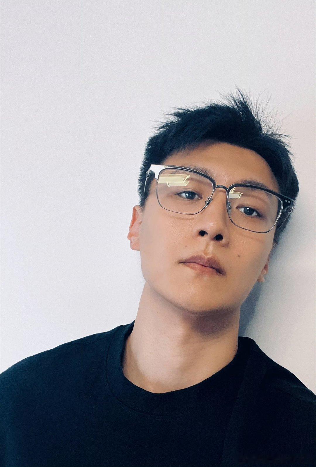 王青这么多年归来还是顶流啊！随便发个微博都能有这种效果！田栩宁翻拍的就是王青的角