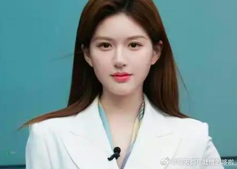 赵露思其实原本可以低调在家里养病，然后再默默复出，一声不吭回到曾经。可她偏偏是一