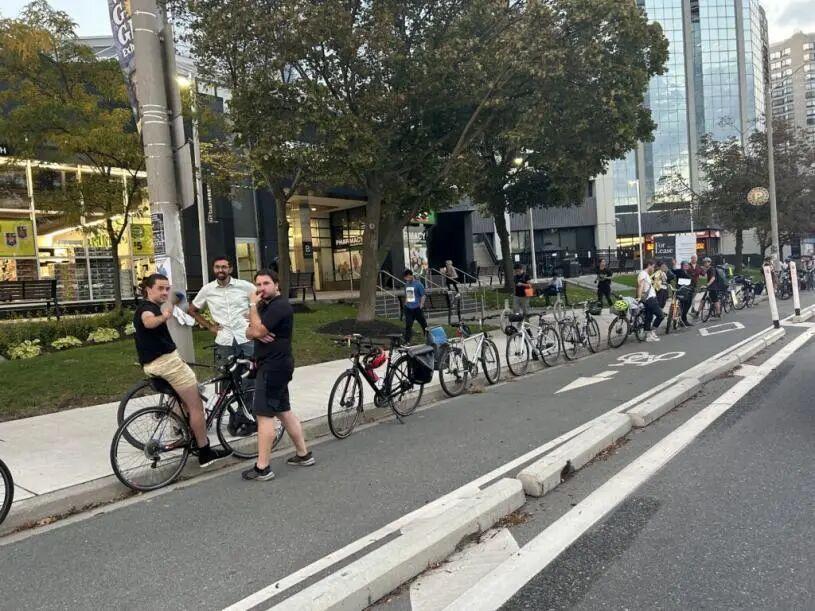 多伦多拆自行车道引发持续抗议！已有4人被捕，残奥运动员也在其中
 多伦多Bloo