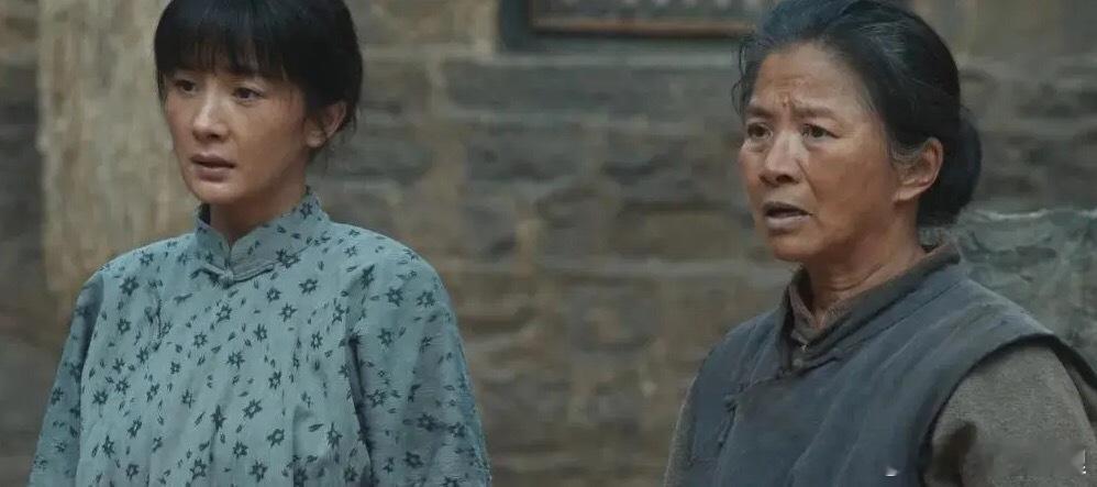 生万物在爱奇艺站内热度峰值达到11018，弹幕互动量突破1亿条，25岁-35岁的