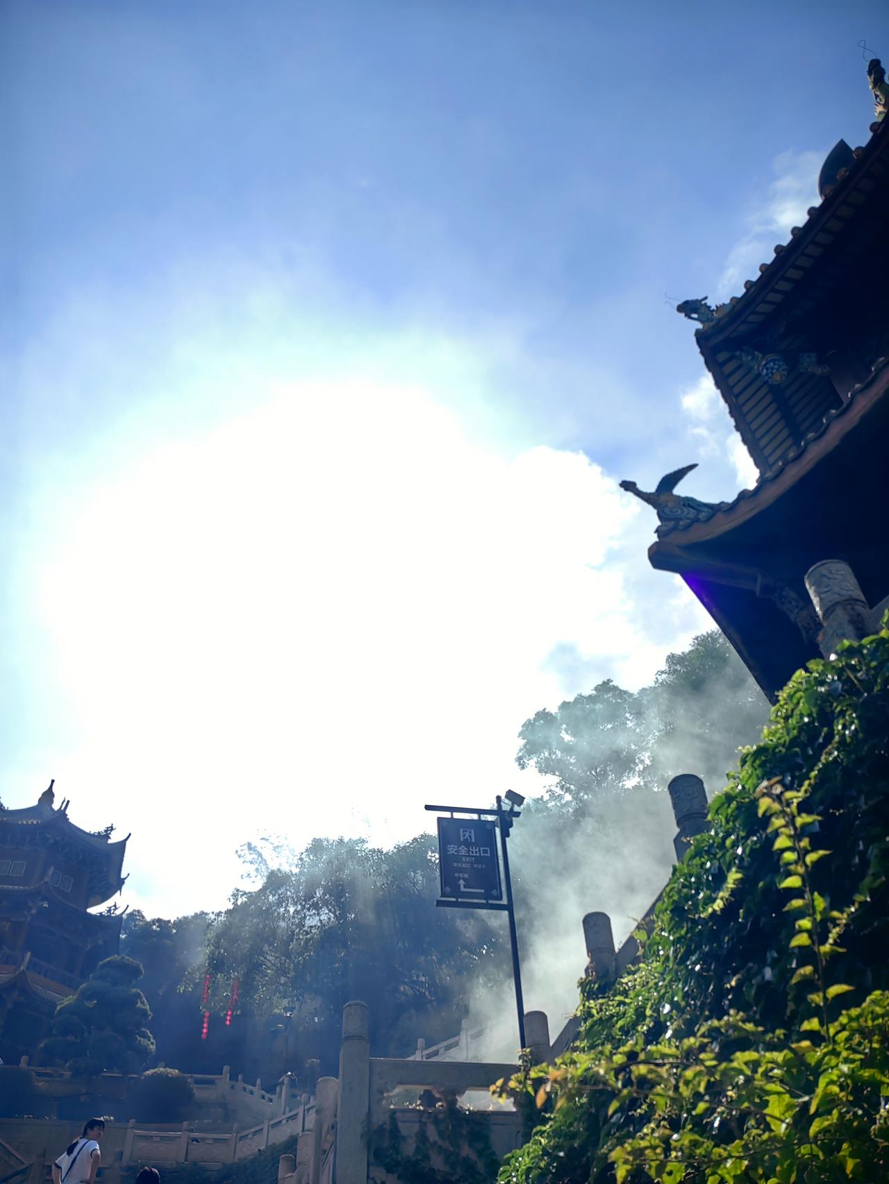 人生是一场长途的体验，风景在哪，人就该在哪；人在哪，风景就该在哪。

选择高考志