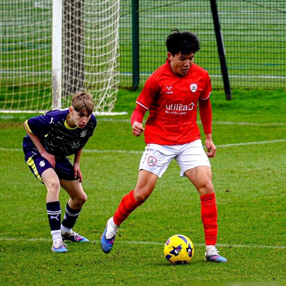 中国足球这回真炸了！21岁小将徐彬，直接签下英超狼队！这波操作，太硬核了。

这