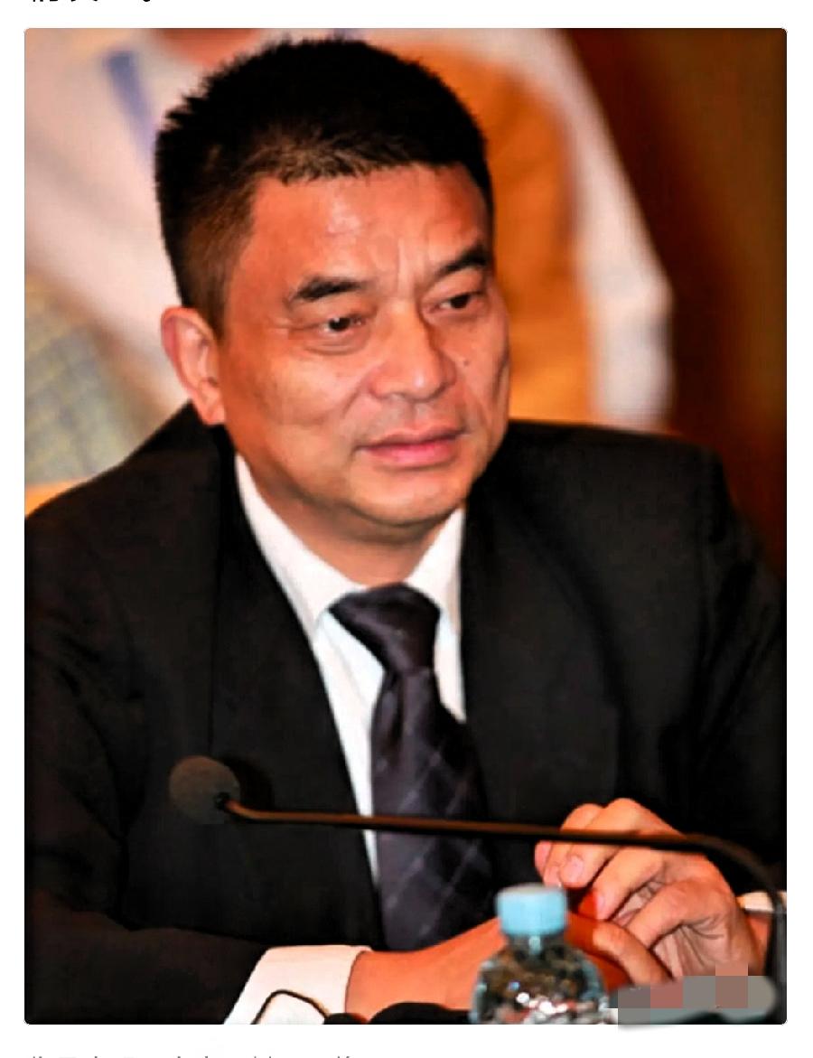 上海绿捷事件，不知道大家关注了没。
​绿捷事件背后一个重要人物刘永好，他和他兄弟