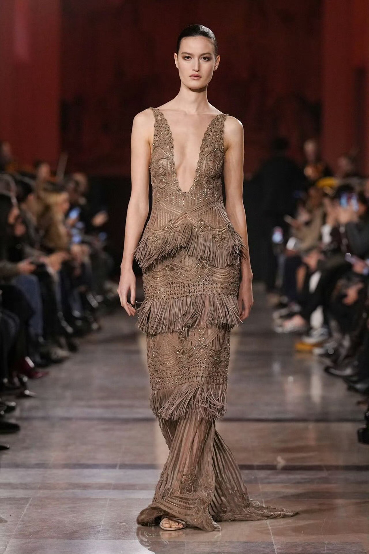 🇺🇸女明星大大方方，感觉有的女明星穿这件衣服，可能会把中间缝起来 