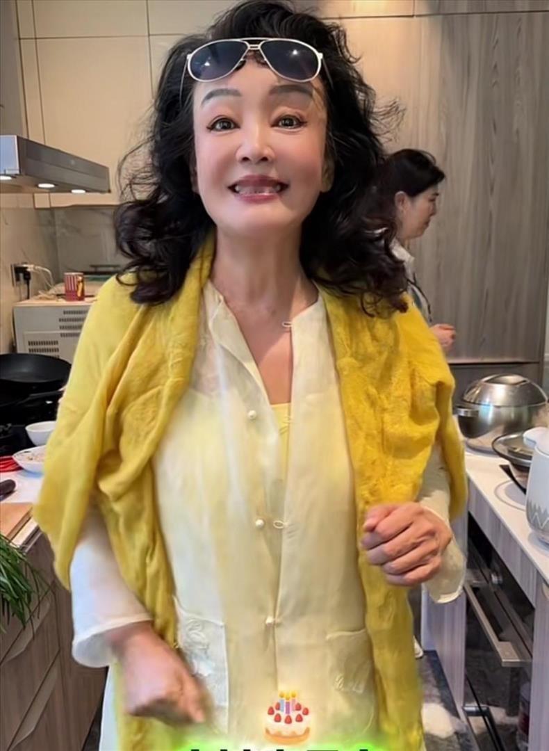 张兰晒豪宅！筱梅带汪宝到婆婆家吃饺子，一句话看出兰姐更爱箖箖 