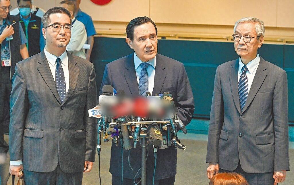 最近岛内政坛最热闹的事，莫过于马英九基金会的人事异动，本来只是一场普通的离职风波