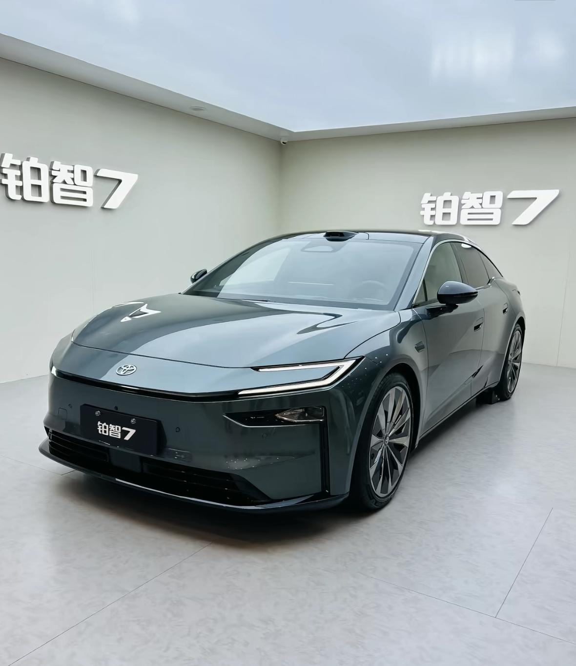 丰田、大众这类老牌合资车企纷纷推出纯电新车，不难看出，全面电动化是行业无法逆转的