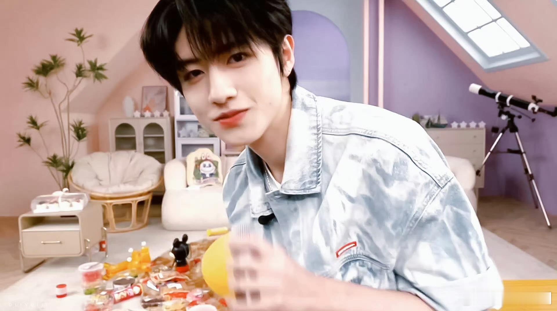 #有这么会端水的导师进入内娱# 王霏霏真的太会了！听到粉丝的提问，立刻给出“帅帅