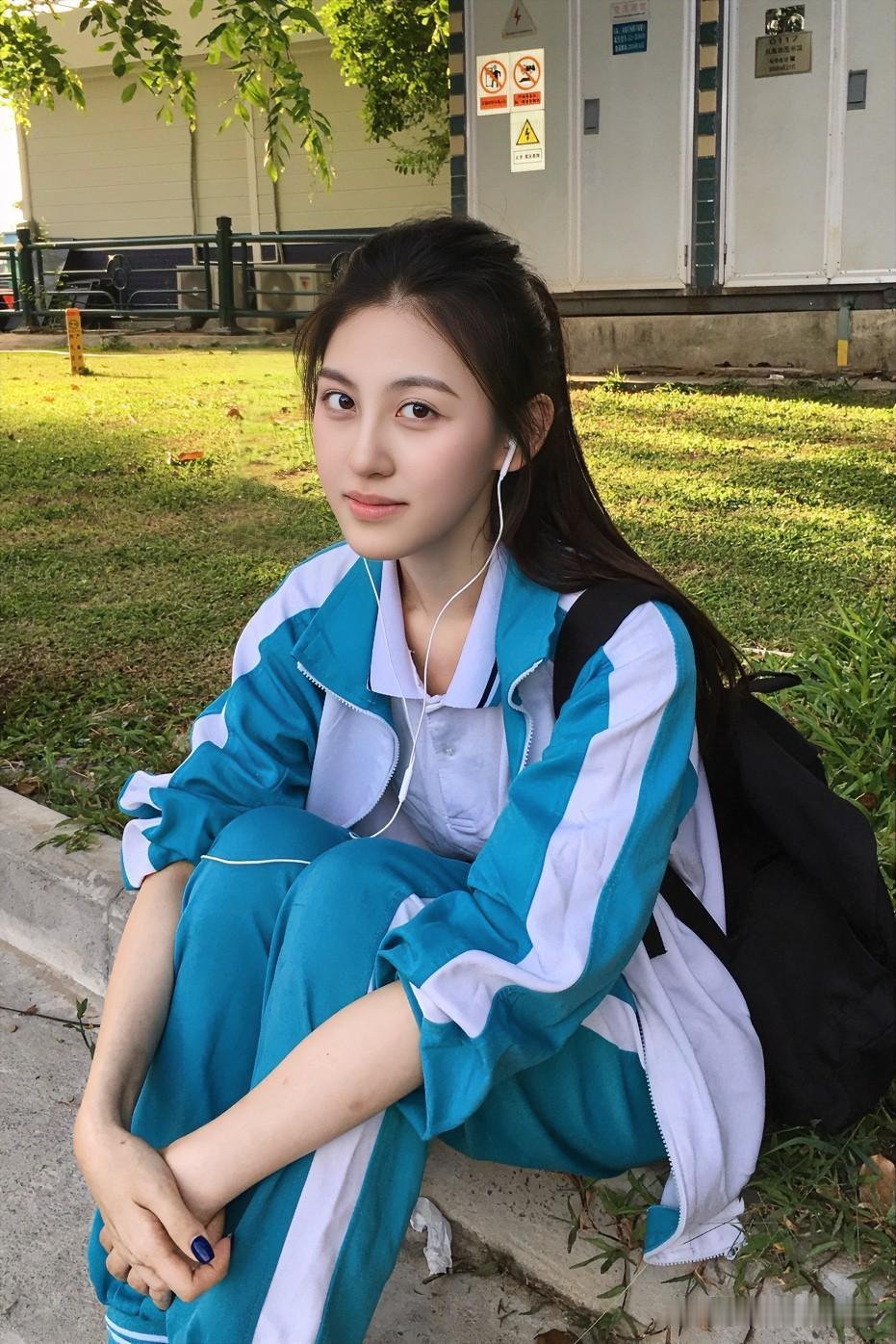 校服配什么发型