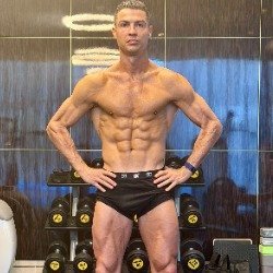 C罗,没有把职业生涯的暮年变成“垃圾时间”去“安度晚年”，而是为足球世界贡献了很