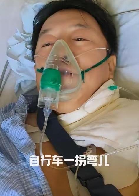 黄渤骑车摔骨折，
可能看起来不是很严重，
但是他现在已经52岁了，应该会会留下后
