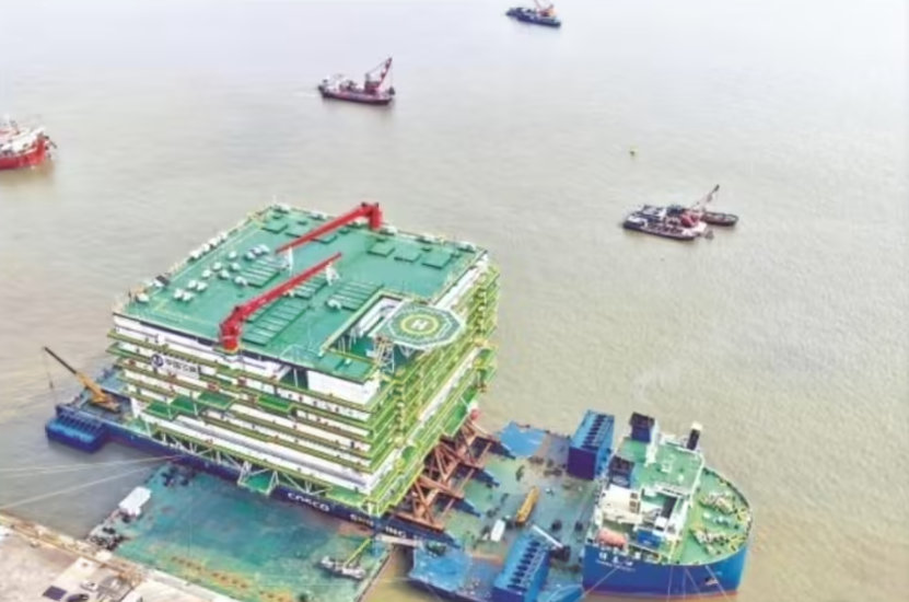 【世界最大规模海上换流站在江苏南通启运】世界最大规模海上换流站在南通启运据央视新