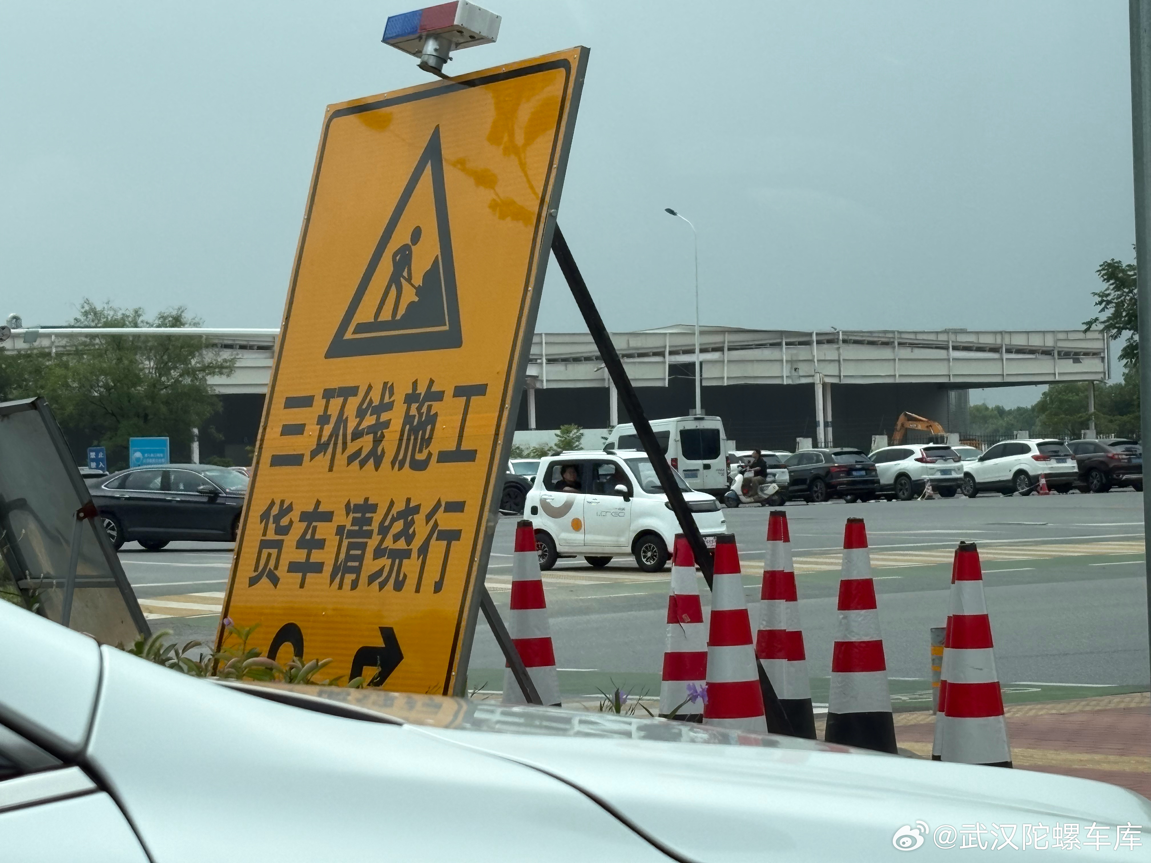东本二厂已经快拆没了二厂的产线说是要全部转到武汉的三厂然后这块地改成卖新车的营销